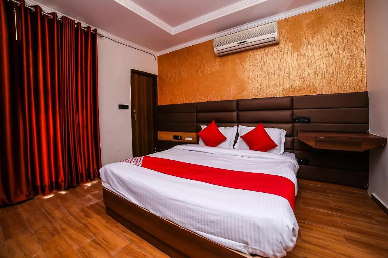 Oyo 26589 Hotel Royal Town New Delhi