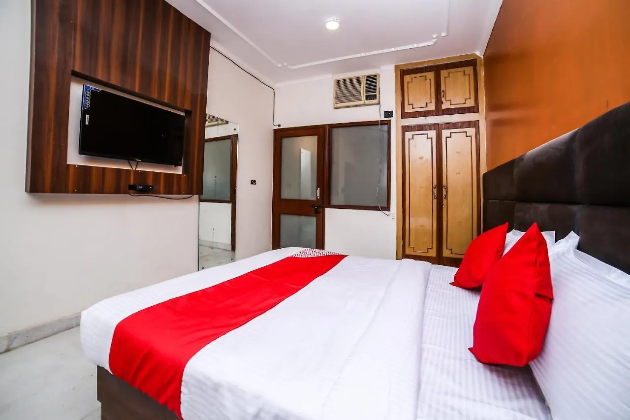Oyo 26589 Hotel Royal Town New Delhi