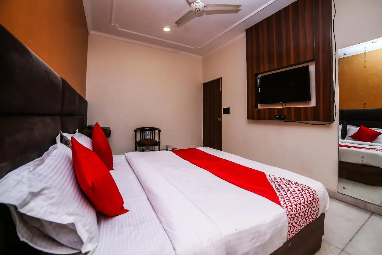Oyo 26589 Hotel Royal Town New Delhi