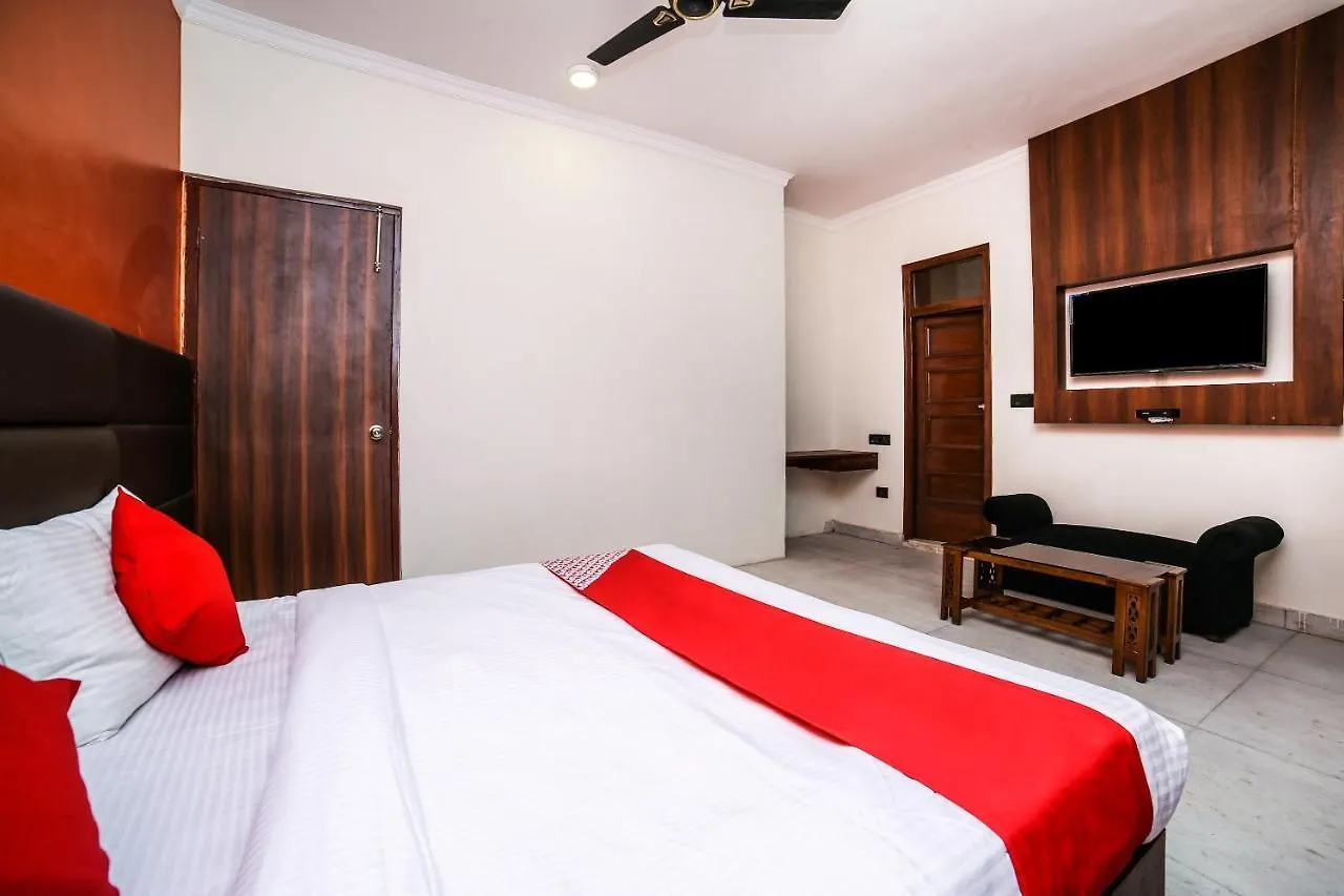 Oyo 26589 Hotel Royal Town New Delhi