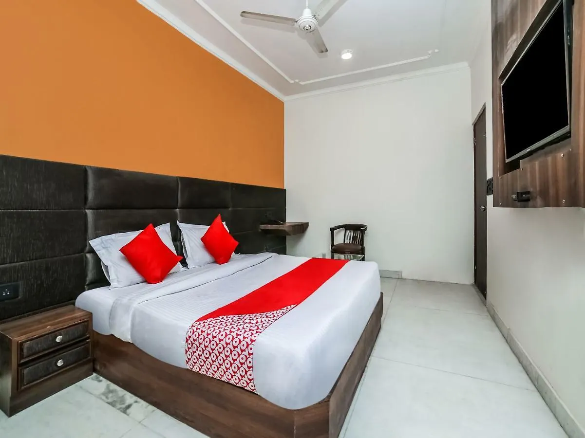 Oyo 26589 Hotel Royal Town New Delhi