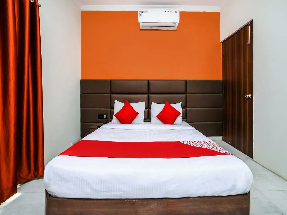 Oyo 26589 Hotel Royal Town New Delhi