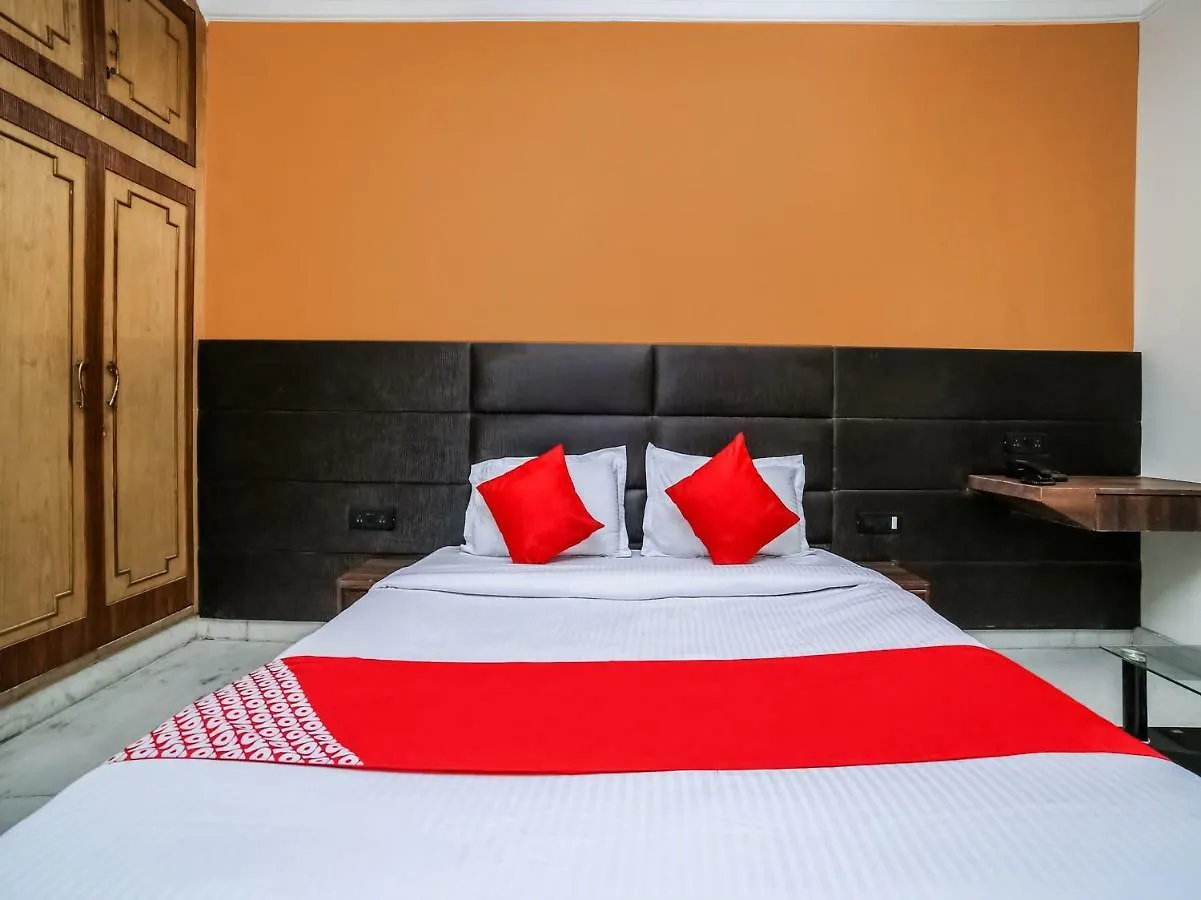 Oyo 26589 Hotel Royal Town New Delhi