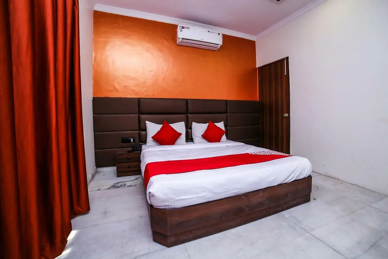 Oyo 26589 Hotel Royal Town New Delhi