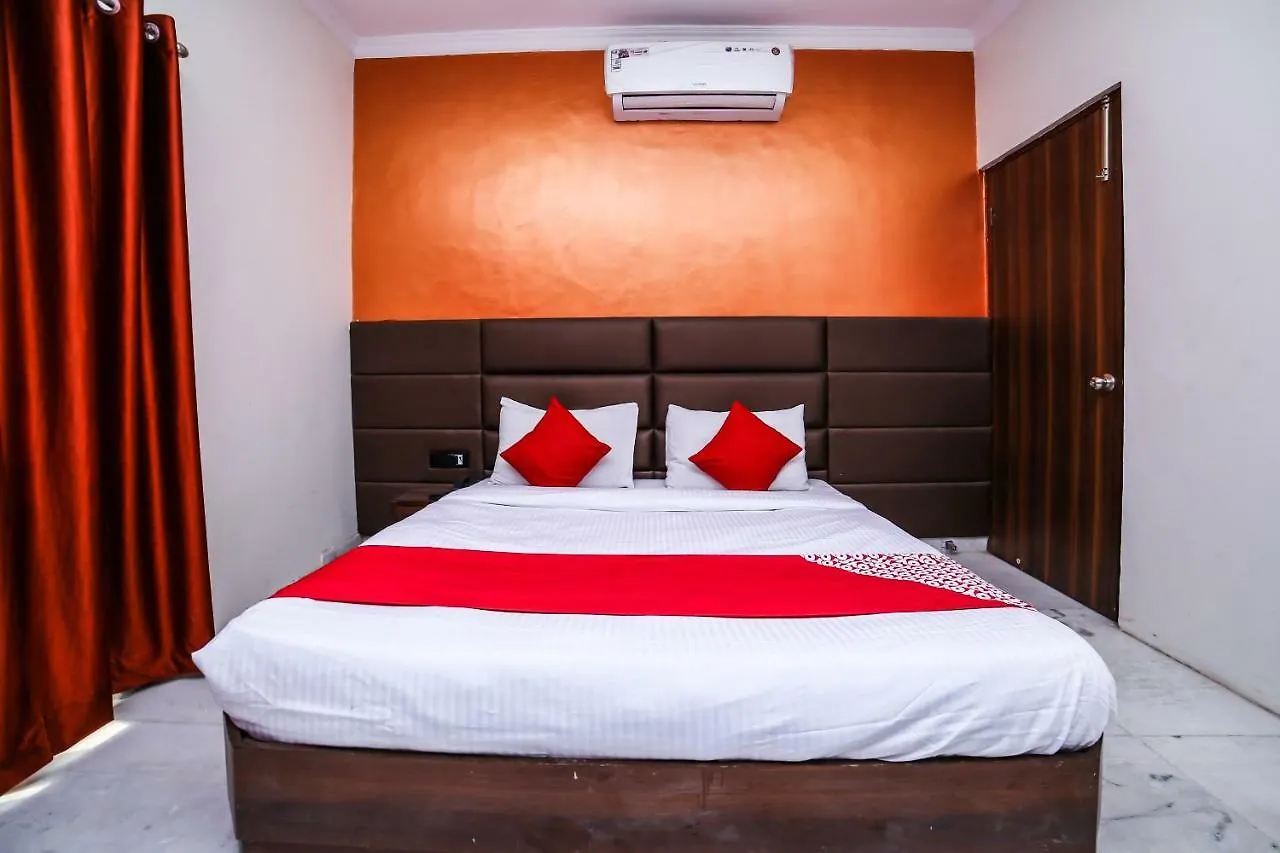 Oyo 26589 Hotel Royal Town New Delhi