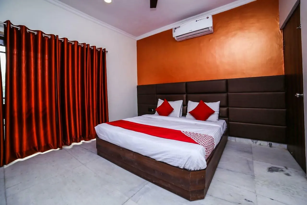 Oyo 26589 Hotel Royal Town contacts